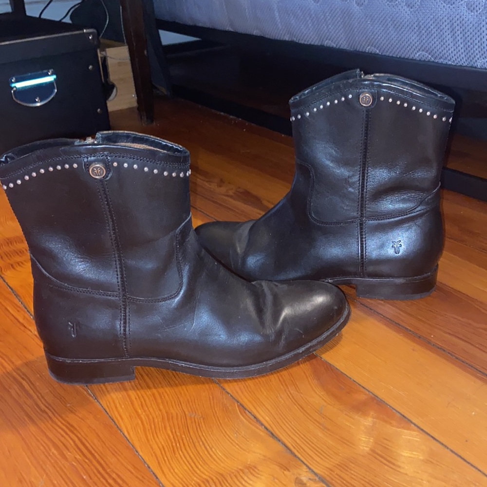 🐴Frye Melissa studded short boot🐴 - Picture 3 of 14